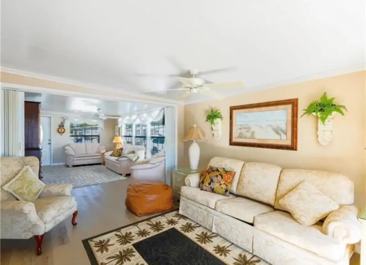 2048 Crystal Lake Drive, Naples FL 34120 photo 3