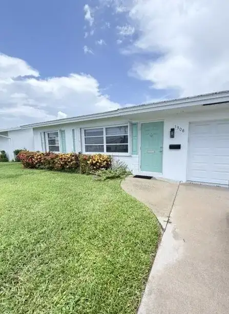 1308 SW 24th Street, Boynton Beach FL 33426 photo 2