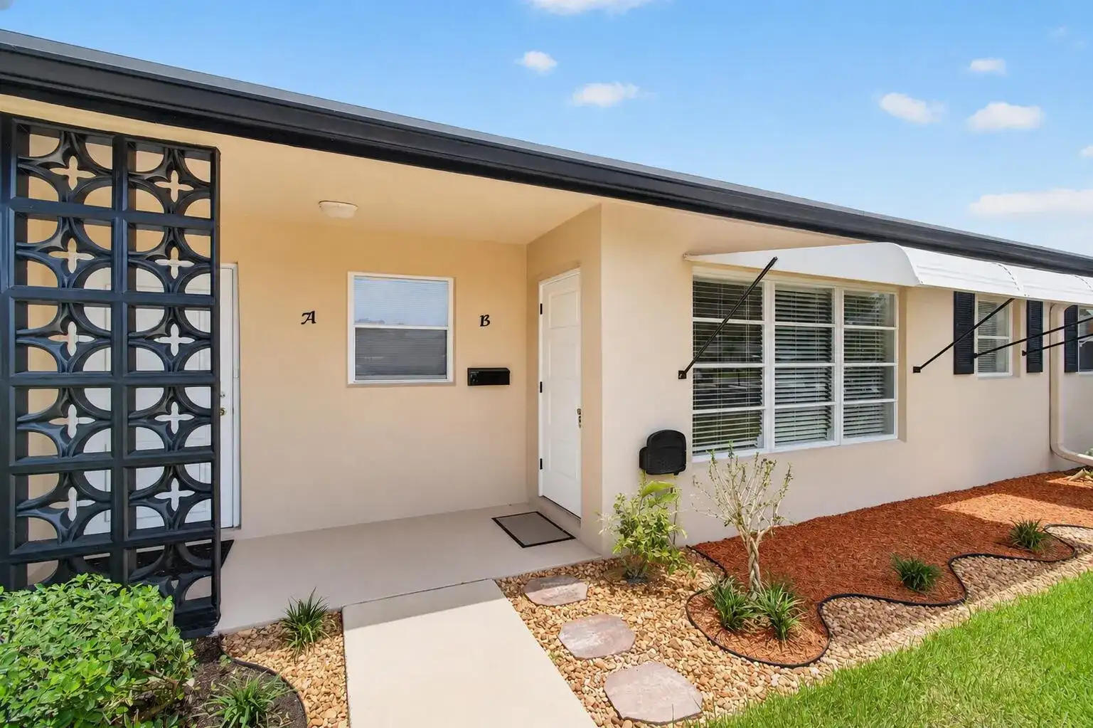 1007 South Drive, Delray Beach FL 33445 photo 2