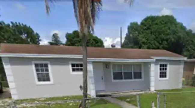 2885 NW 155th Terrace, Miami FL 33054 photo 2