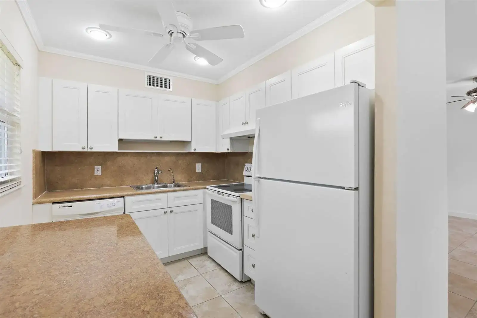 164 Seville G, Delray Beach FL 33446 photo 2