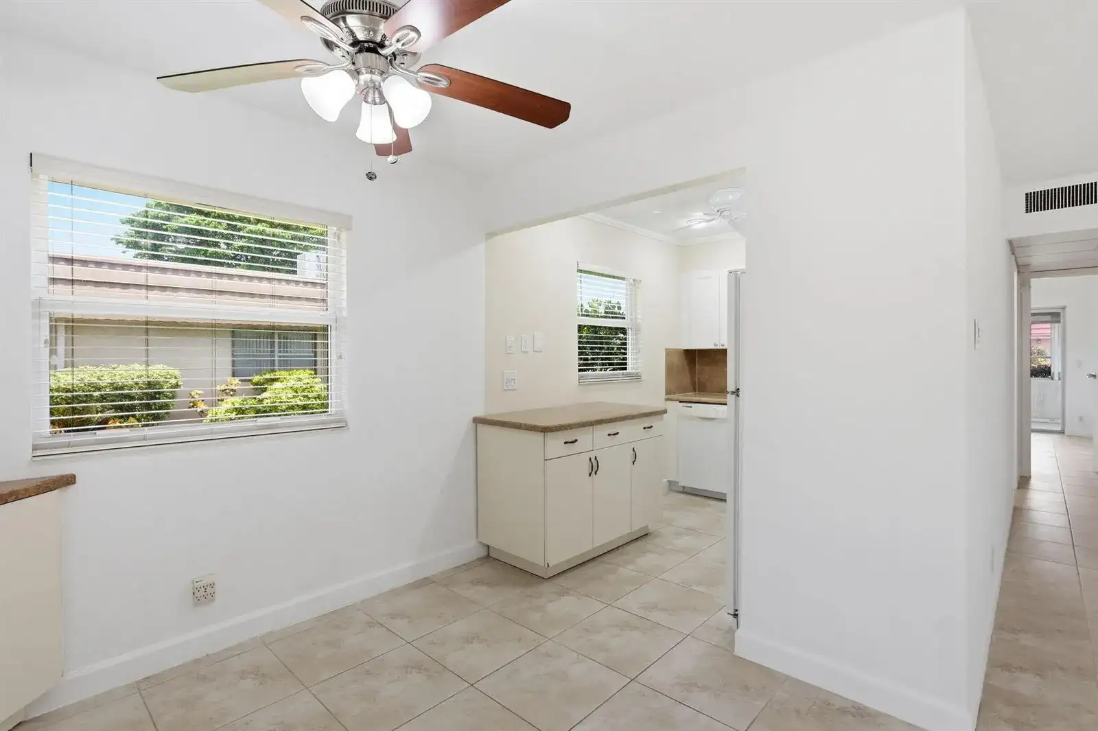 164 Seville G, Delray Beach FL 33446 photo 5