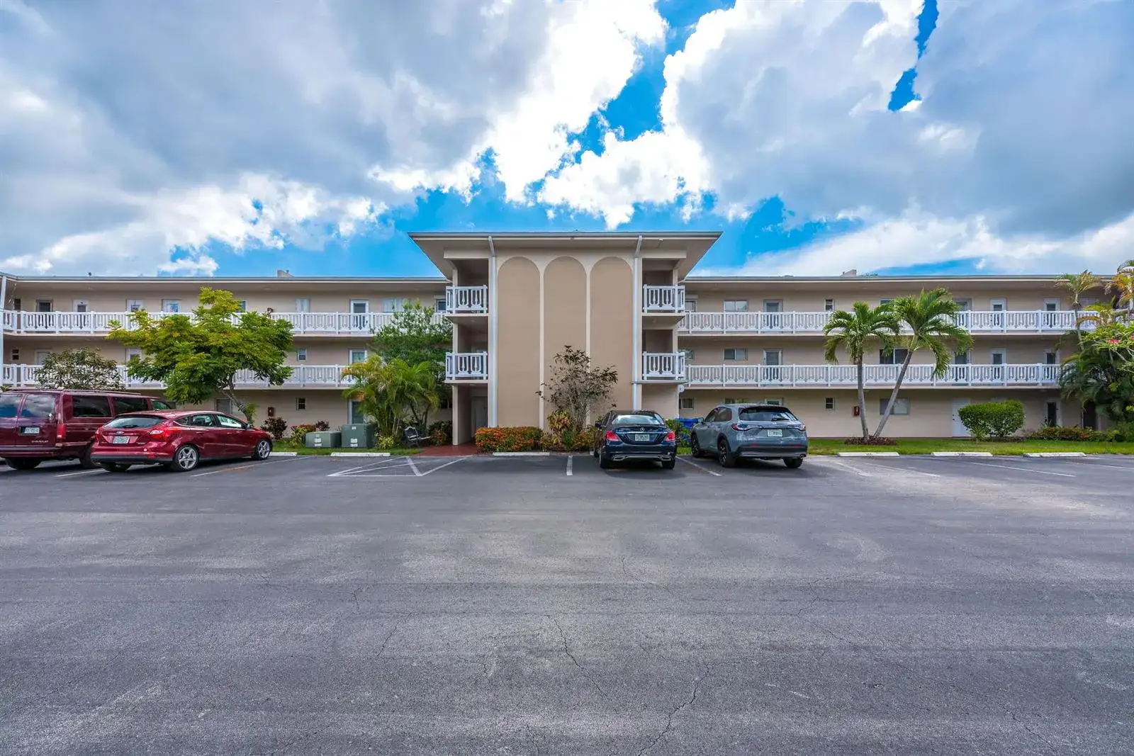 2615 Garden Drive N # 307, Lake Worth FL 33461 photo 2
