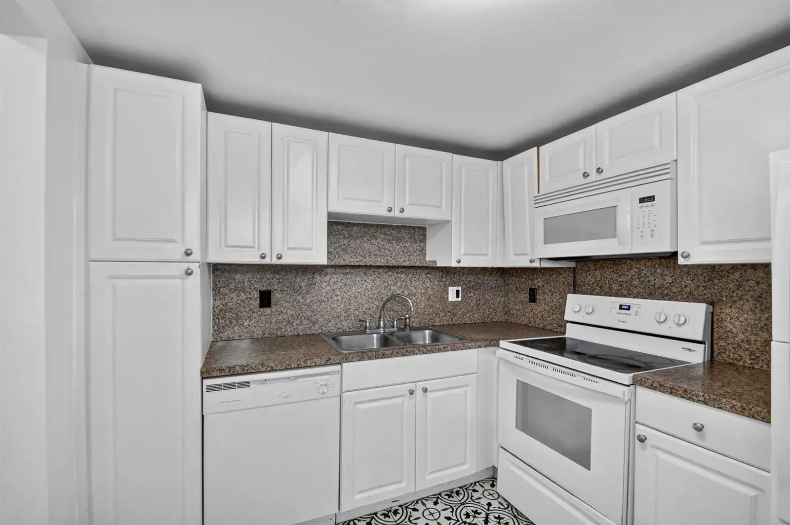 1505 Crescent Circle # B24, Lake Park FL 33403 photo 3