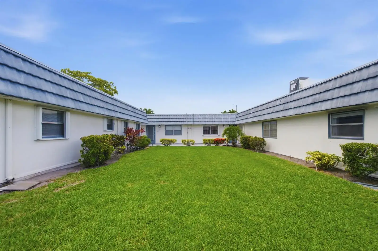 30 Waterford B, Delray Beach FL 33446 photo 2