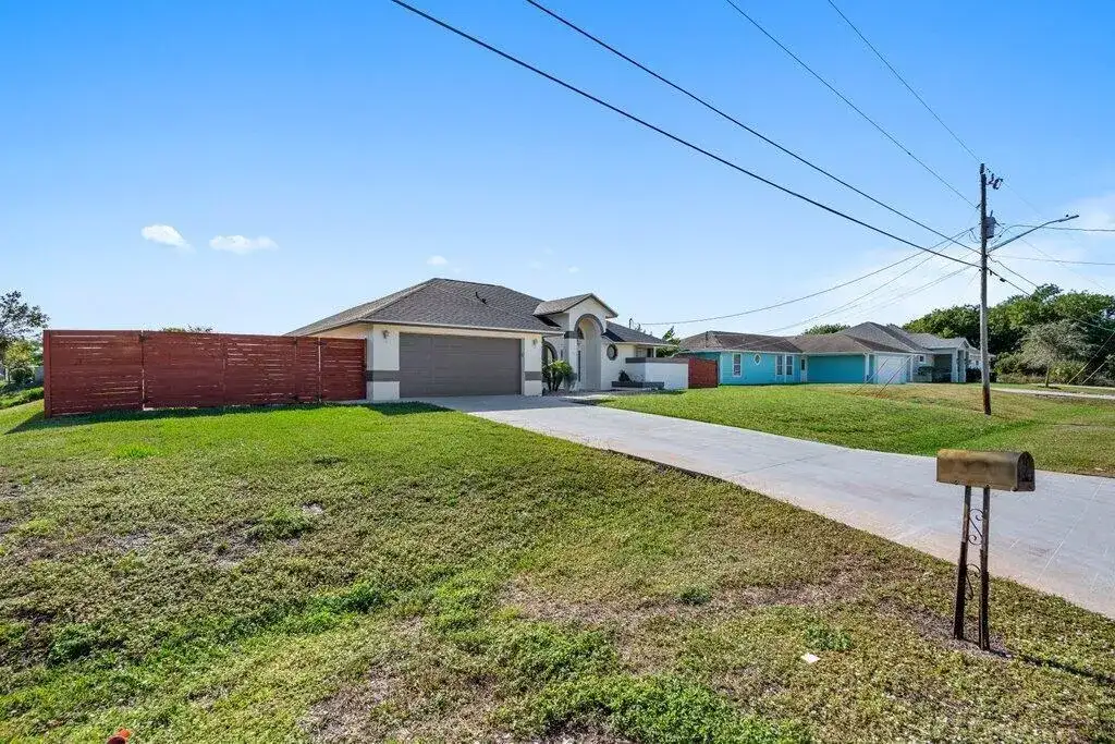434 SW Jeanne Avenue, Port St. Lucie FL 34953 photo 2