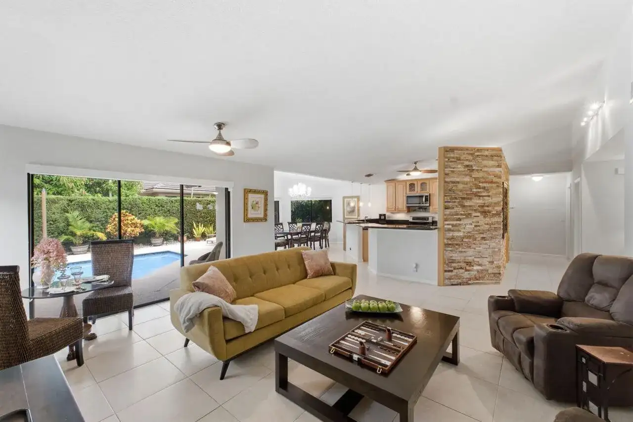 2719 Oak Tree Lane, Oakland Park FL 33309 photo 4