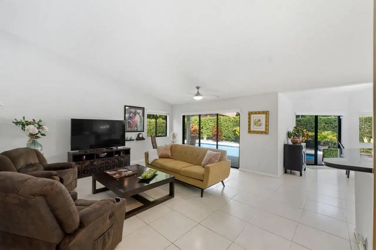 2719 Oak Tree Lane, Oakland Park FL 33309 photo 5