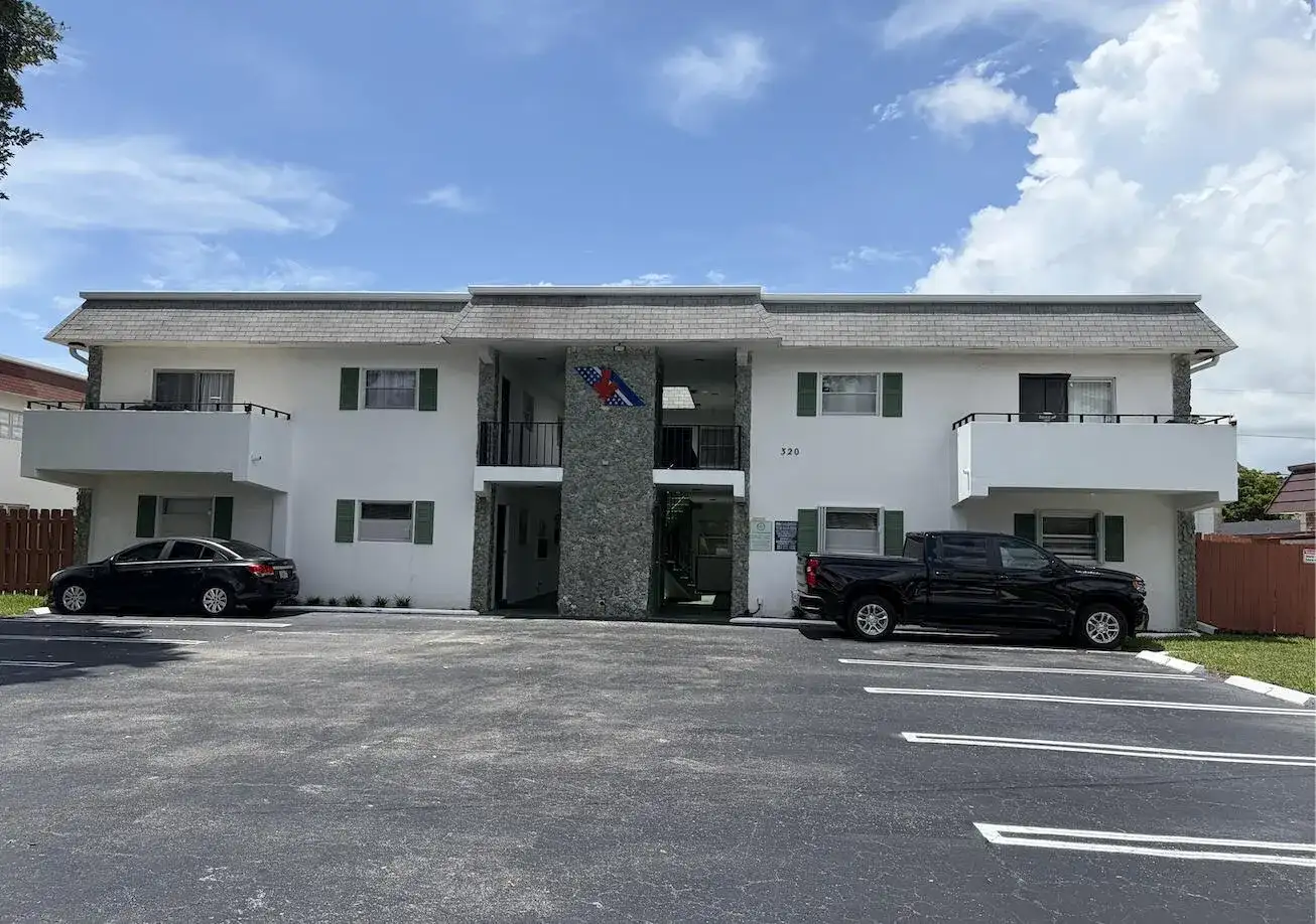 320 SW 1st Street # 4, Pompano Beach FL 33060 photo 2