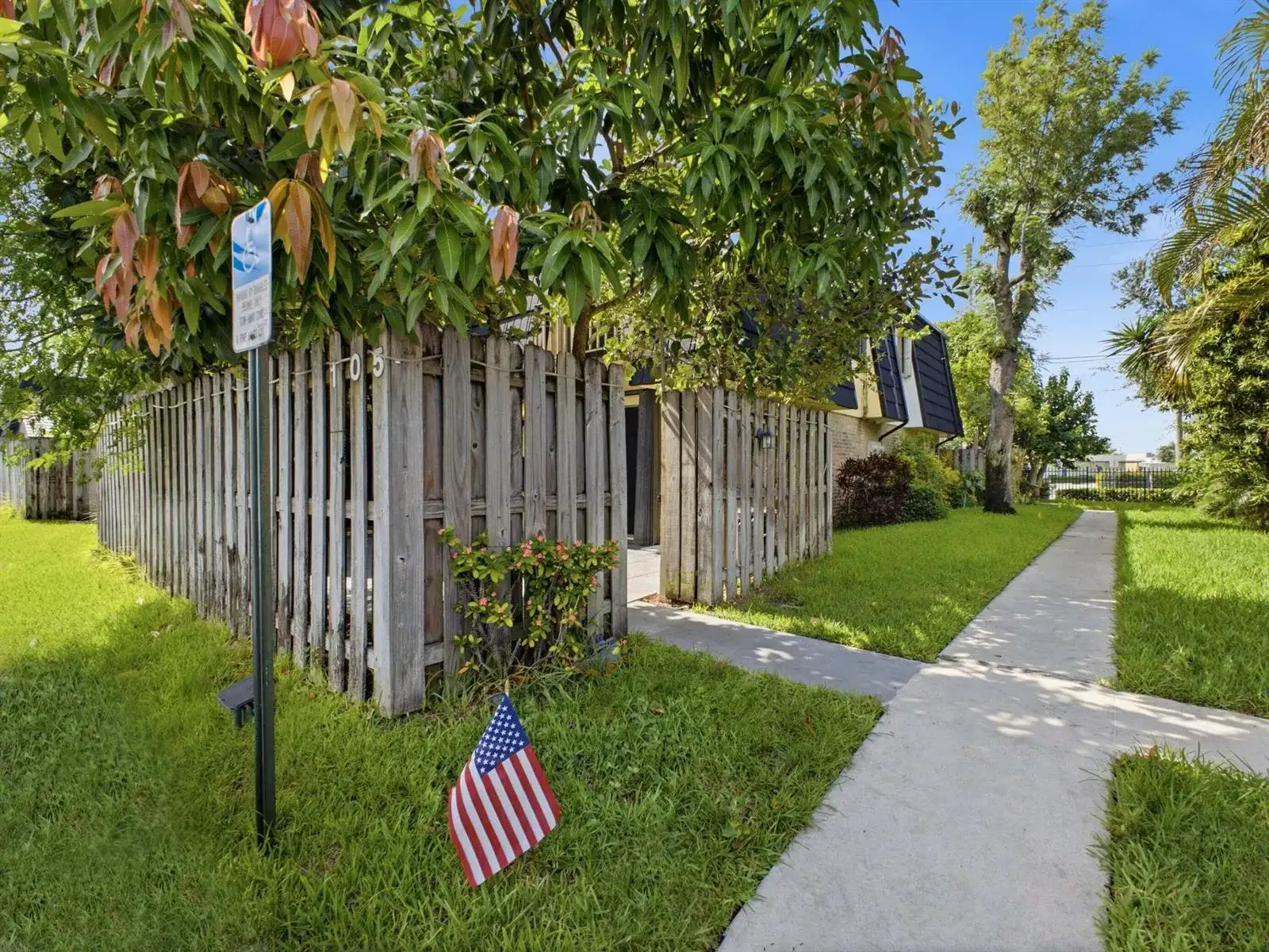 105 Woodland Road, Palm Springs FL 33461 photo 2