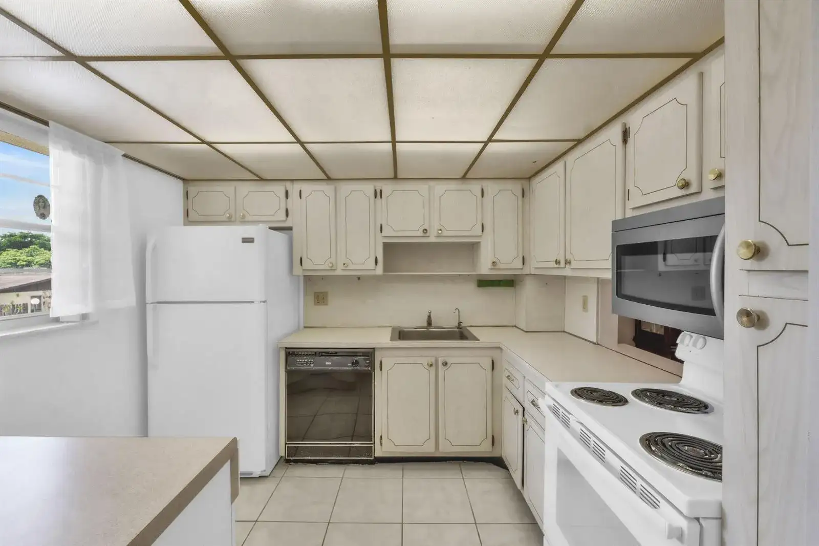301 Cambridge Road # 202, Hollywood FL 33024 photo 3