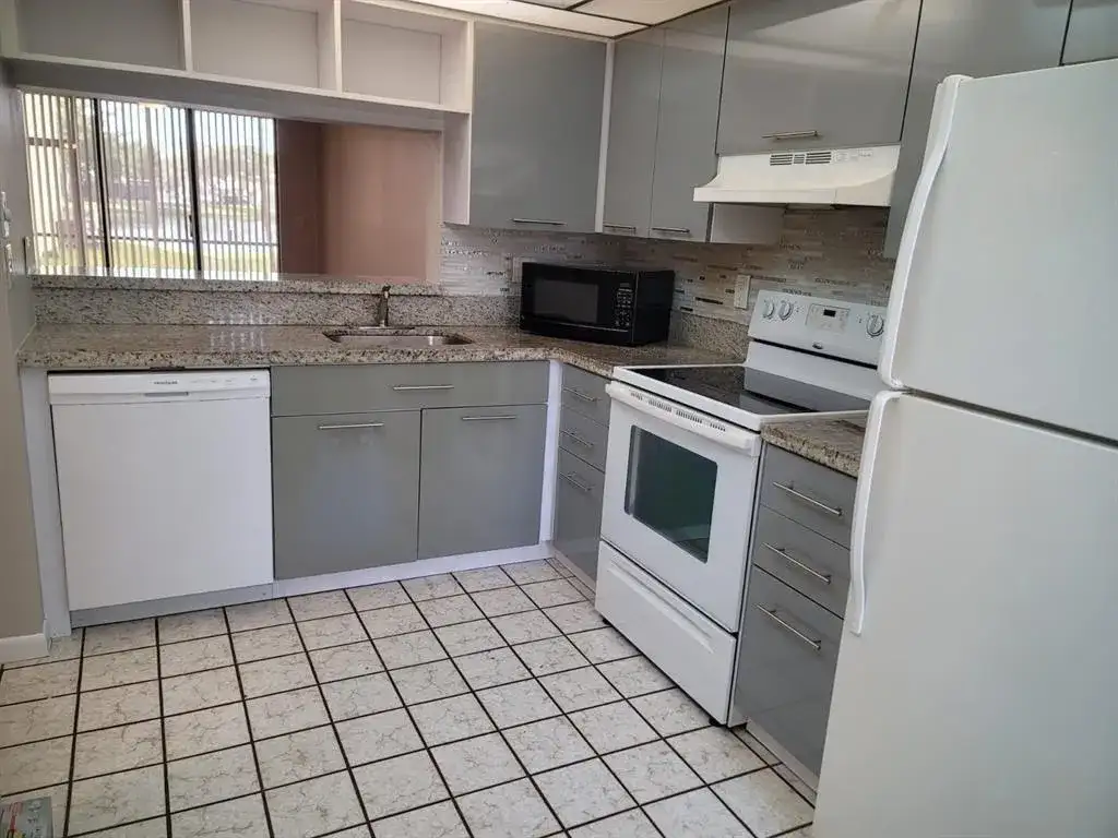 11318 Taft Street, Pembroke Pines FL 33026 photo 3