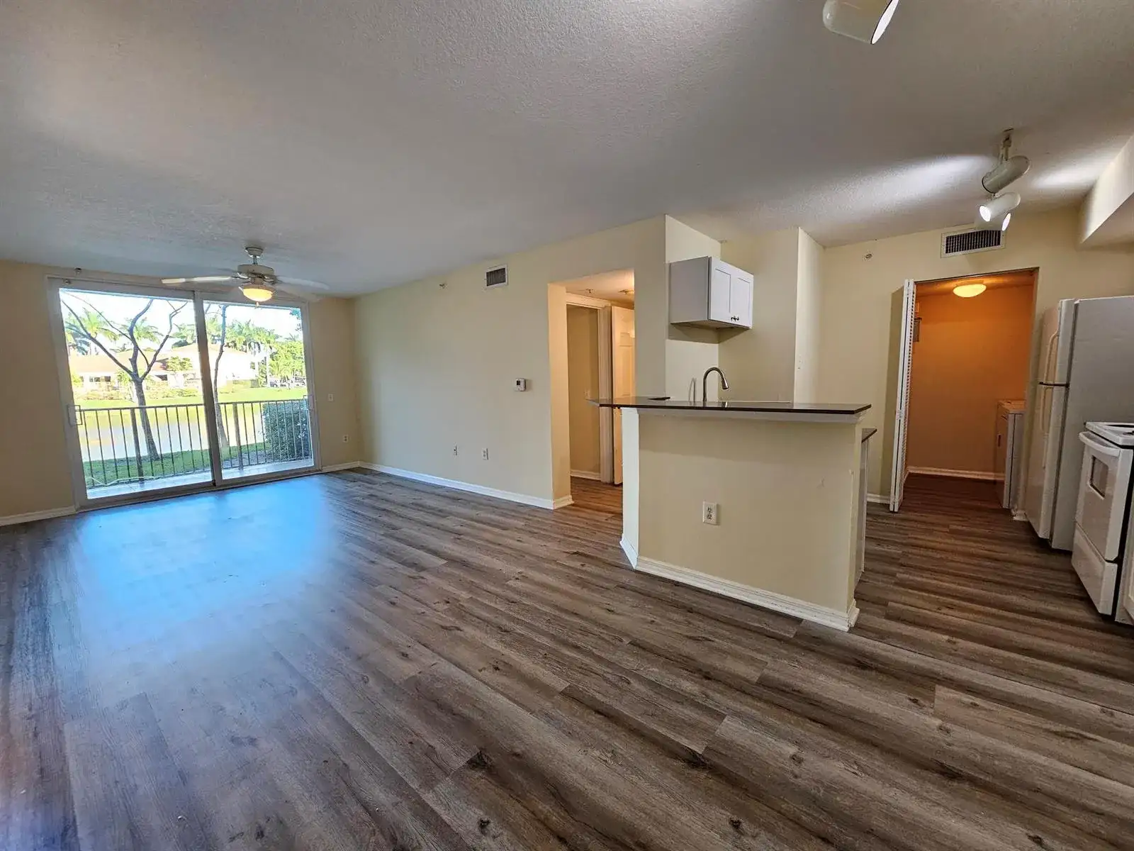 604 Villa Circle # 604, Boynton Beach FL 33435 photo 2