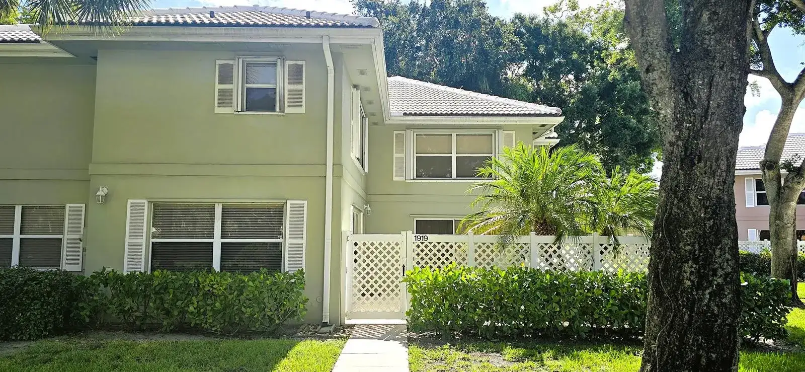 1919 Hartford Court, West Palm Beach FL 33409 photo 2