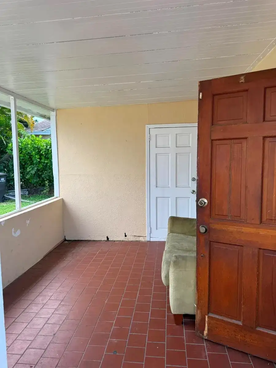 1017 W Lakewood Road, West Palm Beach FL 33405 photo 2