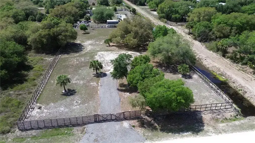 180 N Datil Street, Clewiston FL 33440 photo 5