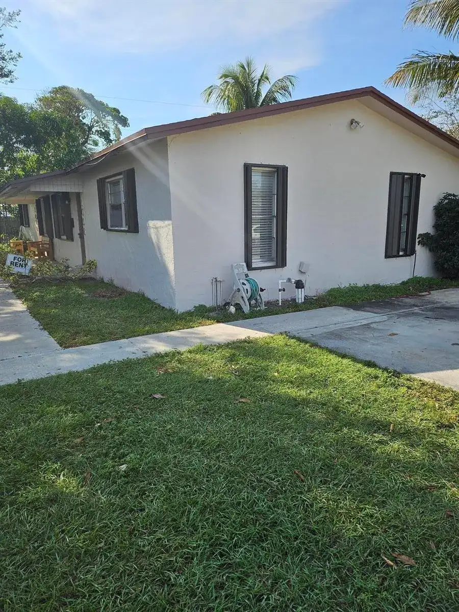 1016 Mcintosh Street, West Palm Beach FL 33405 photo 3