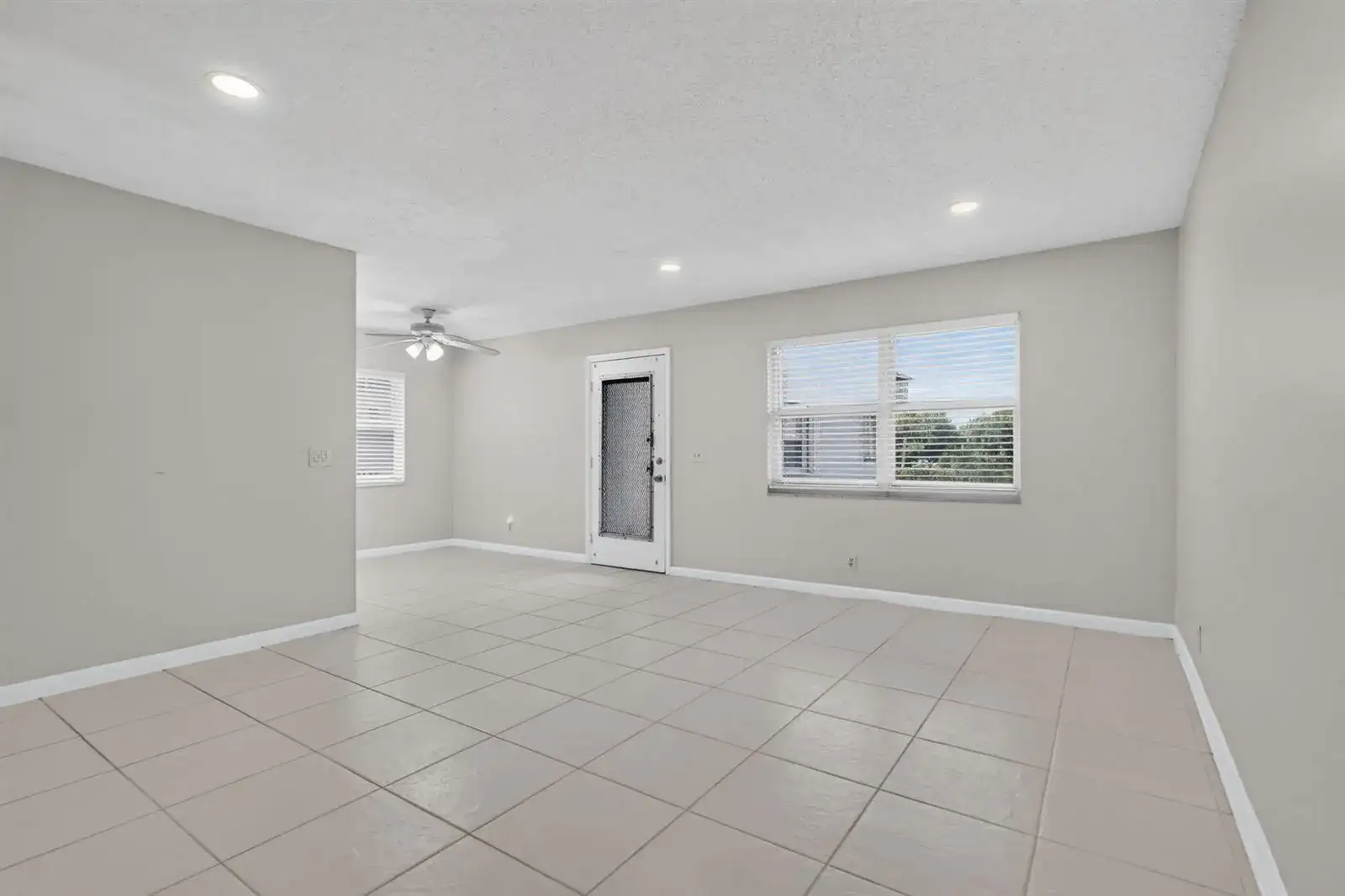 40 Burgundy A, Delray Beach FL 33484 photo 3