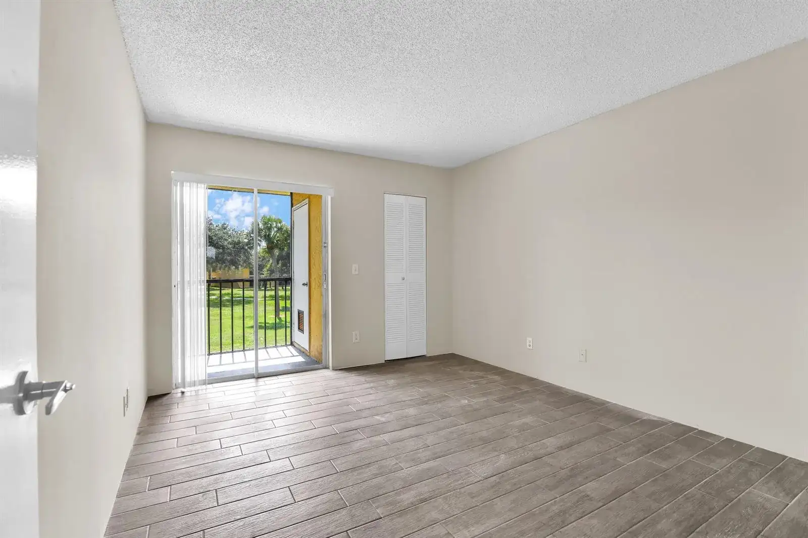 414 Meadows Circle, Boynton Beach FL 33436 photo 3