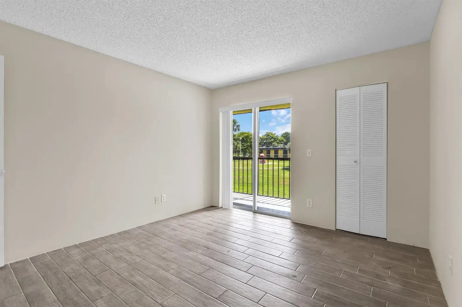 414 Meadows Circle, Boynton Beach FL 33436 photo 4