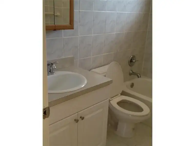 8841 NW 14th Street, Pembroke Pines FL 33024 photo 5
