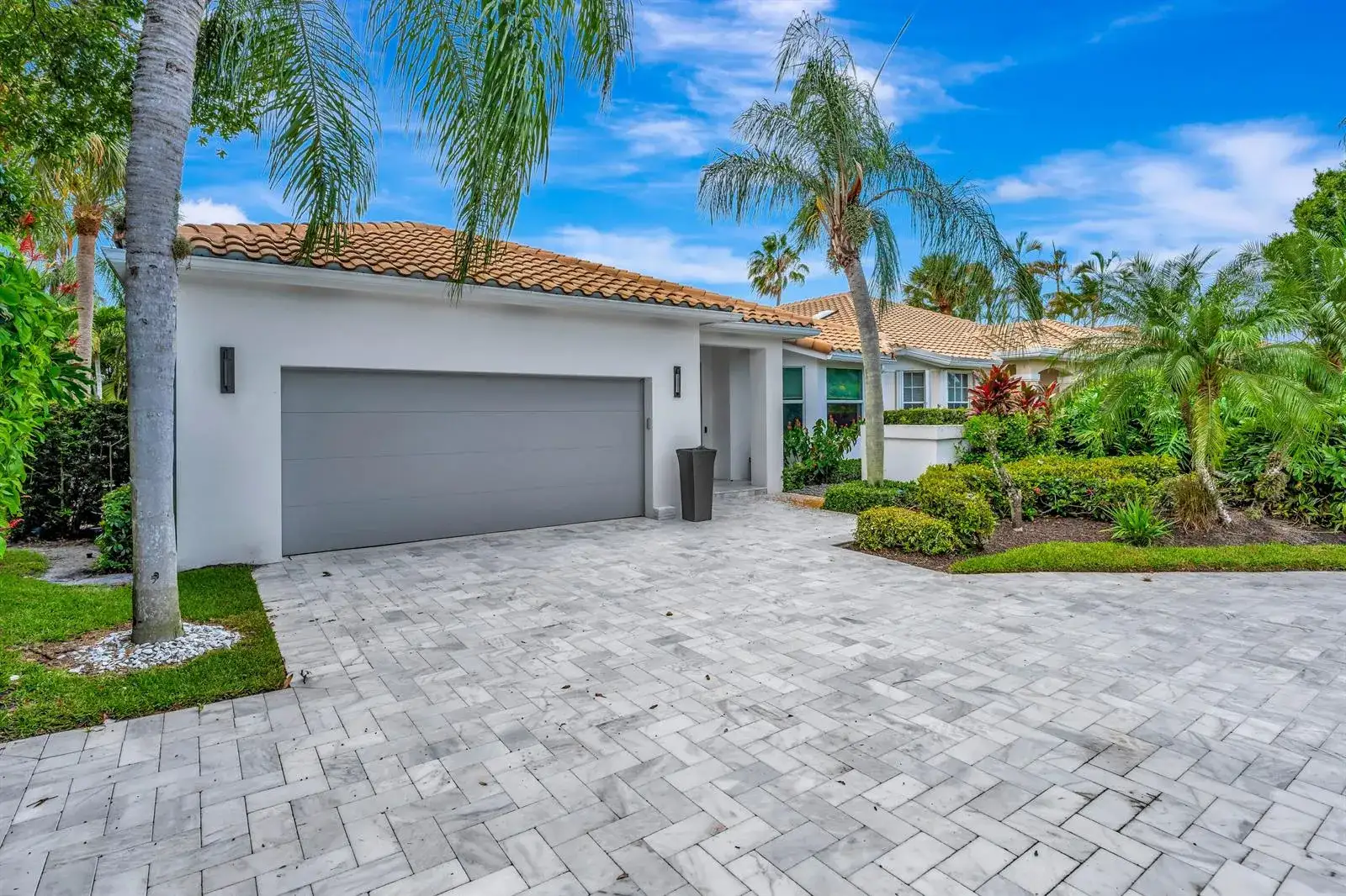 124 Golf Village Boulevard, Jupiter FL 33458 photo 2