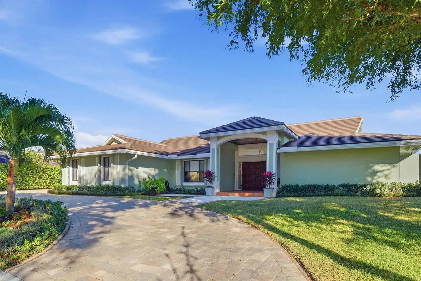 2308 Embassy Drive, West Palm Beach FL 33401 photo 4