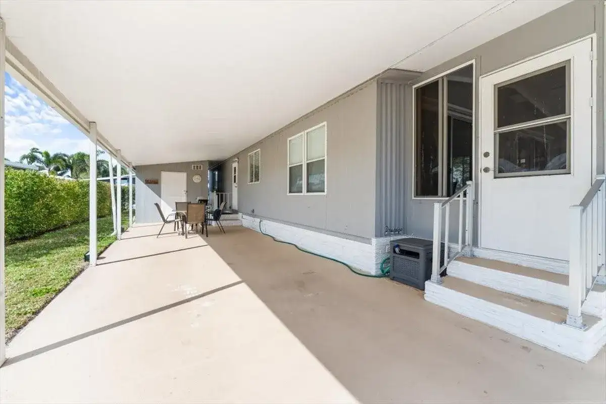 5389 NW 3rd Avenue, Deerfield Beach FL 33064 photo 2