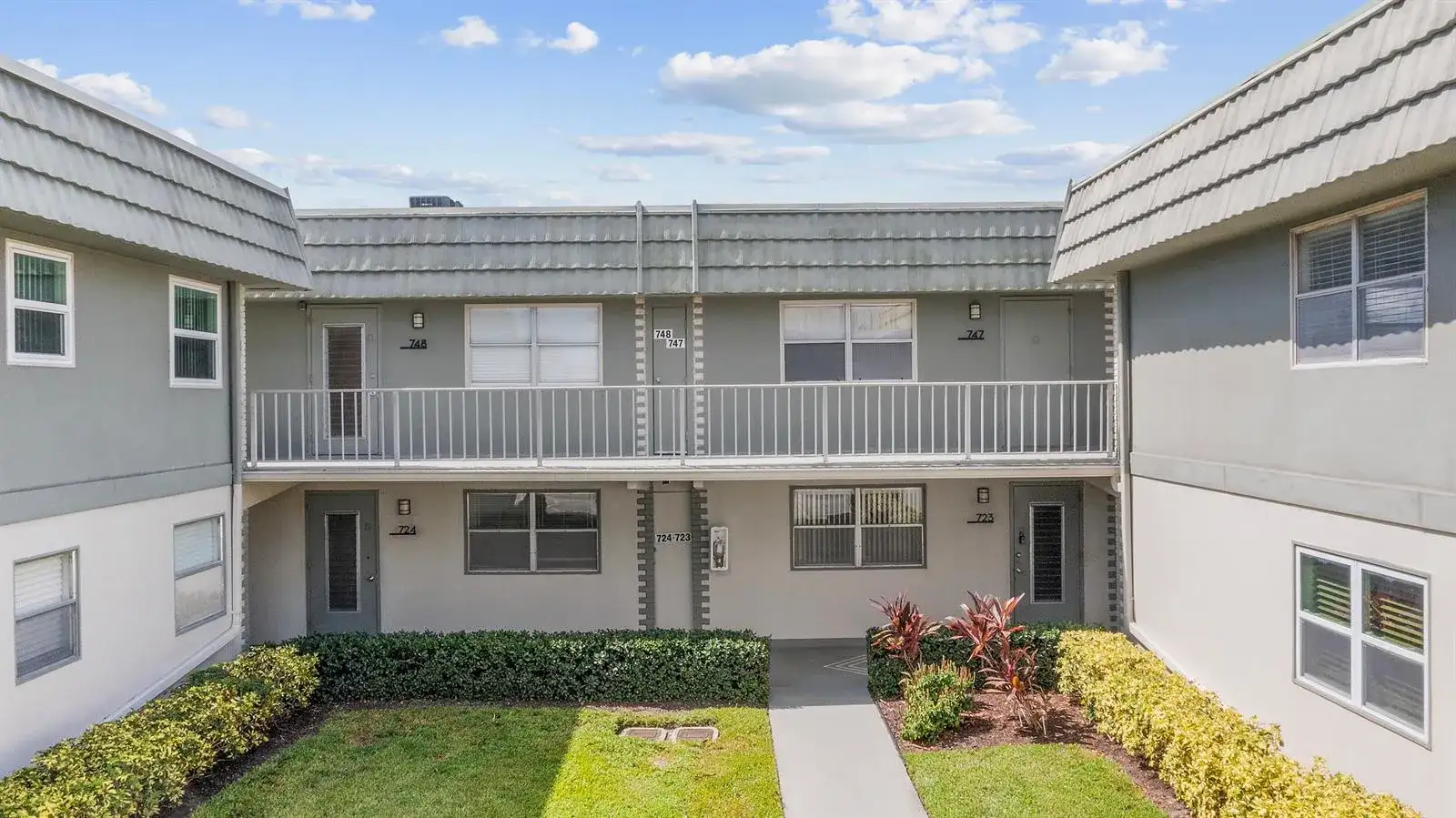 723 Flanders P, Delray Beach FL 33484 photo 2