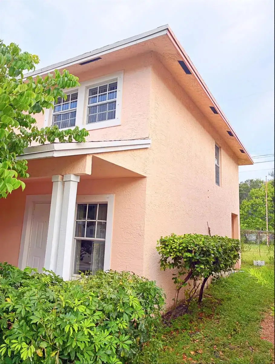 647 Latona Avenue, FL 33460 photo 2