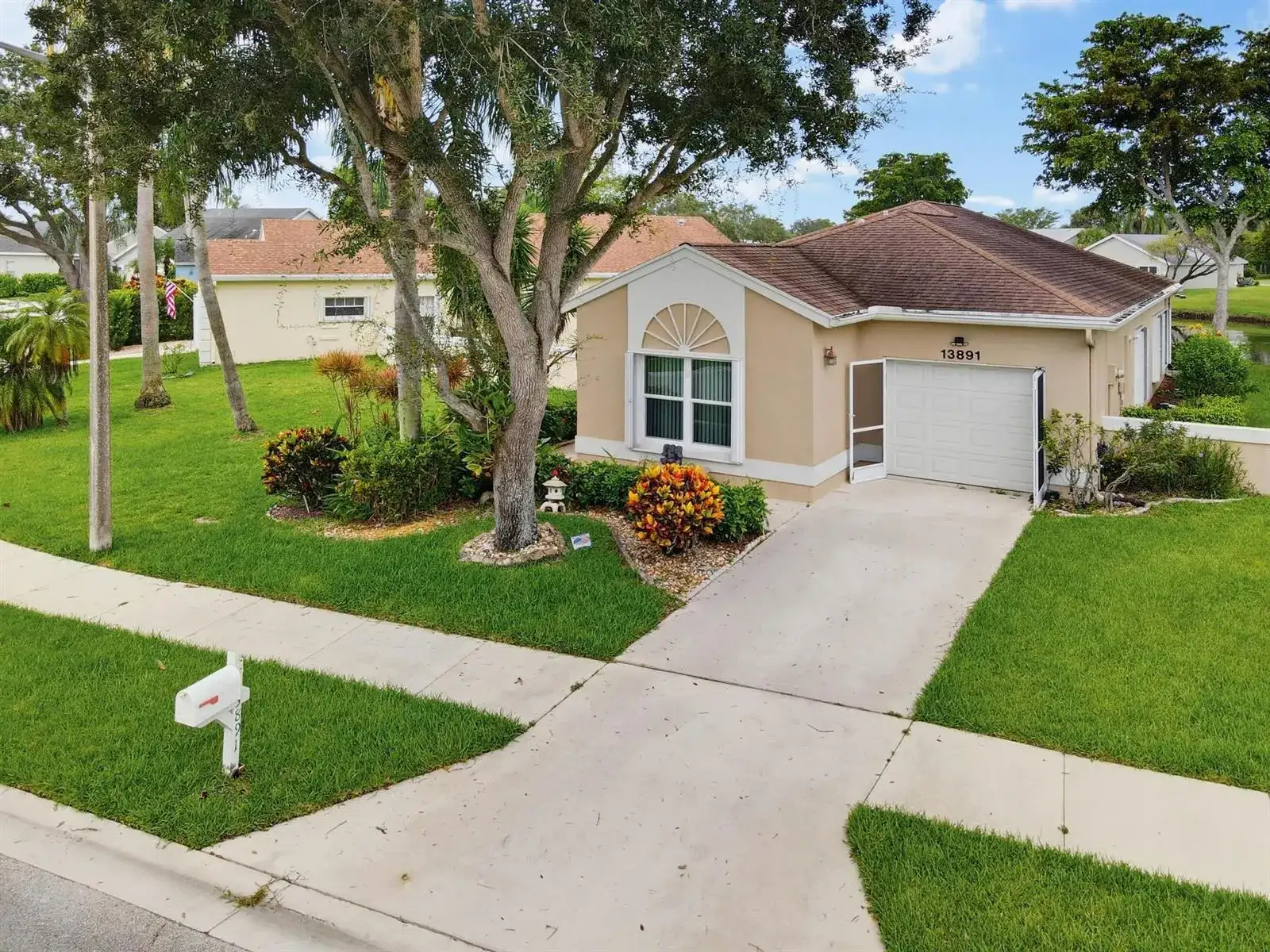 13891 Oneida Drive, Delray Beach FL 33446 photo 2