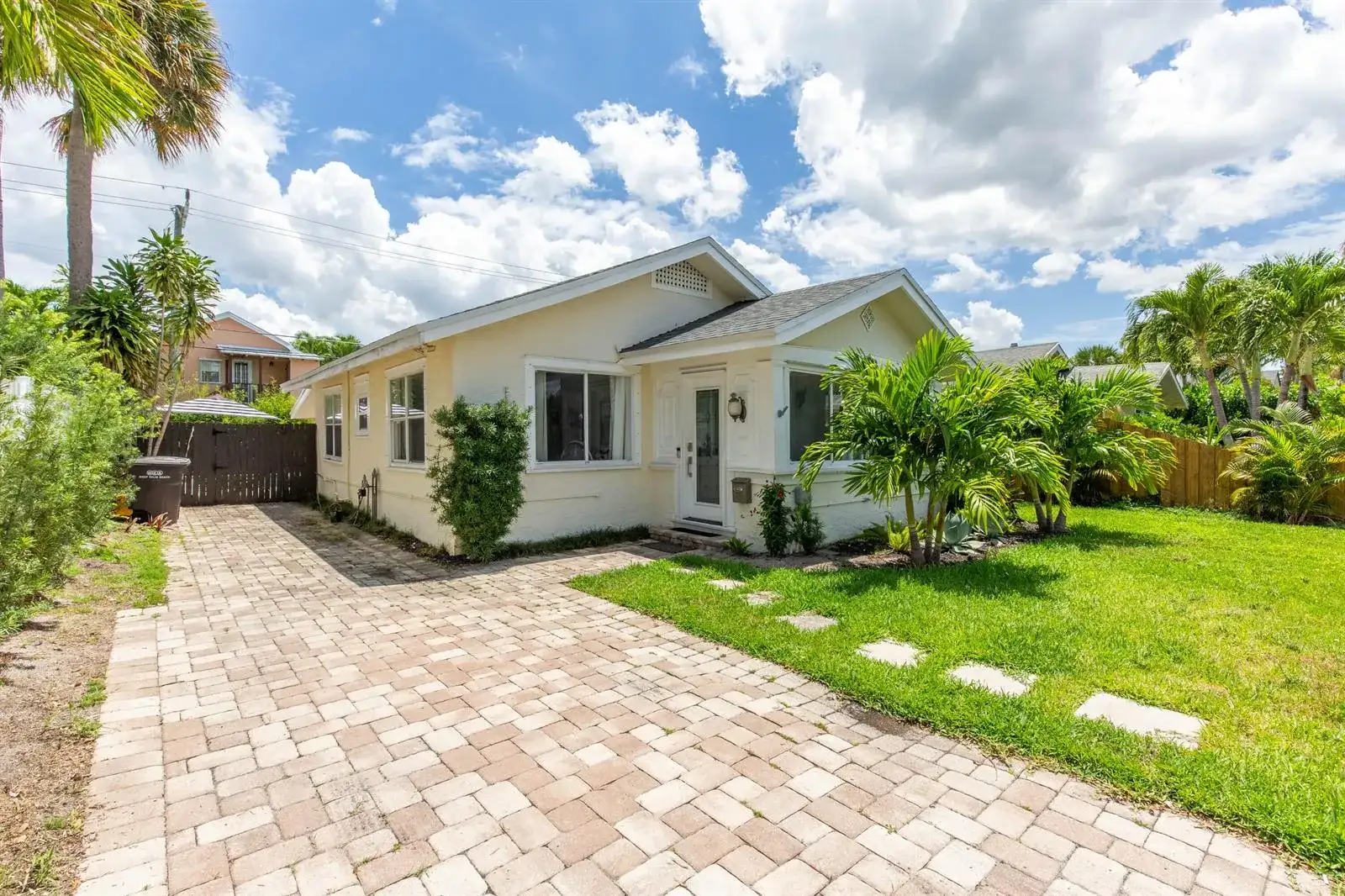 210 Malverne Road, West Palm Beach FL 33405 photo 2