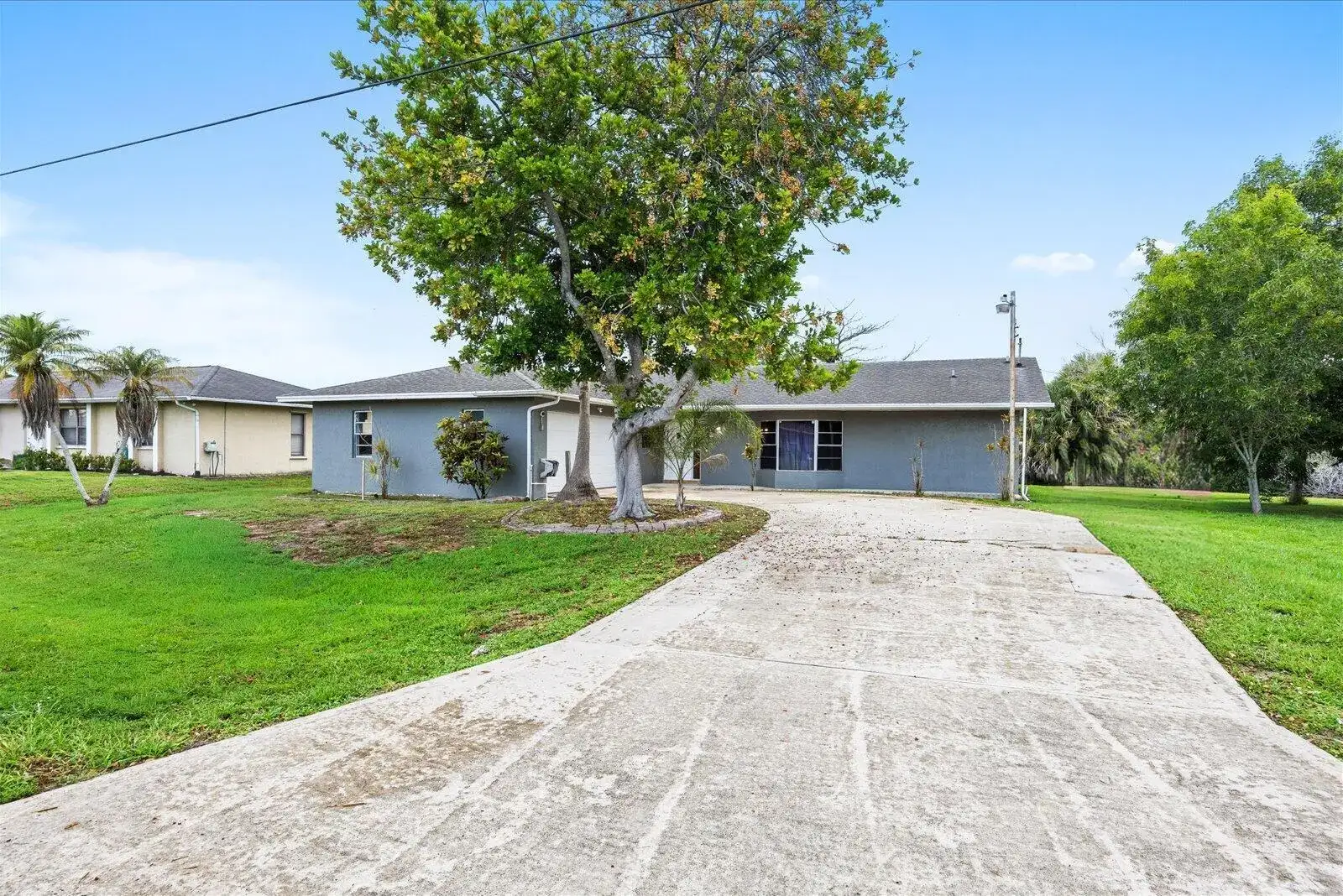 2550 SE Hemsing Street, FL 34984 photo 2