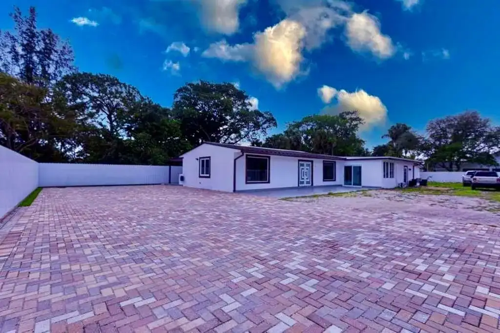 696 Arlington Drive, West Palm Beach FL 33415 photo 2