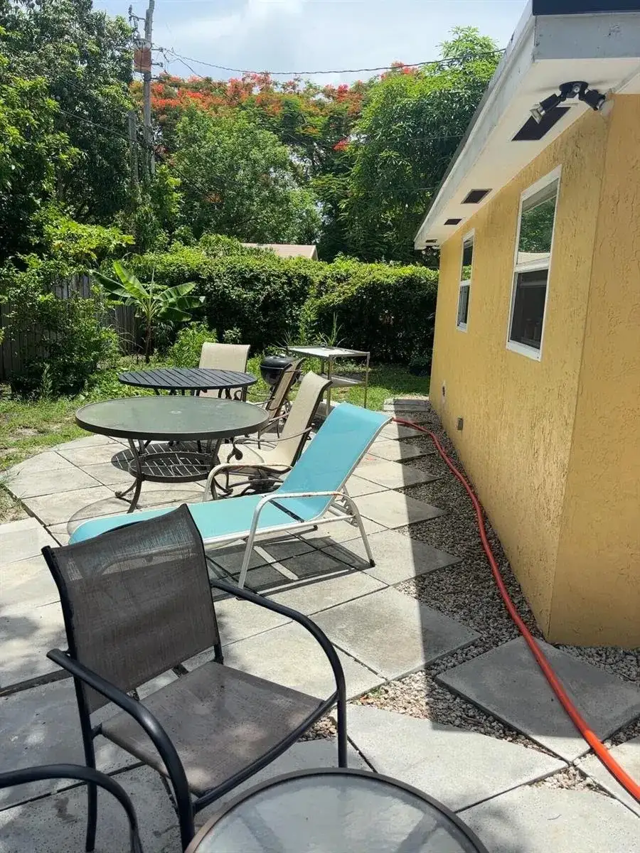 911 Opa Locka Boulevard, Miami FL 33168 photo 2