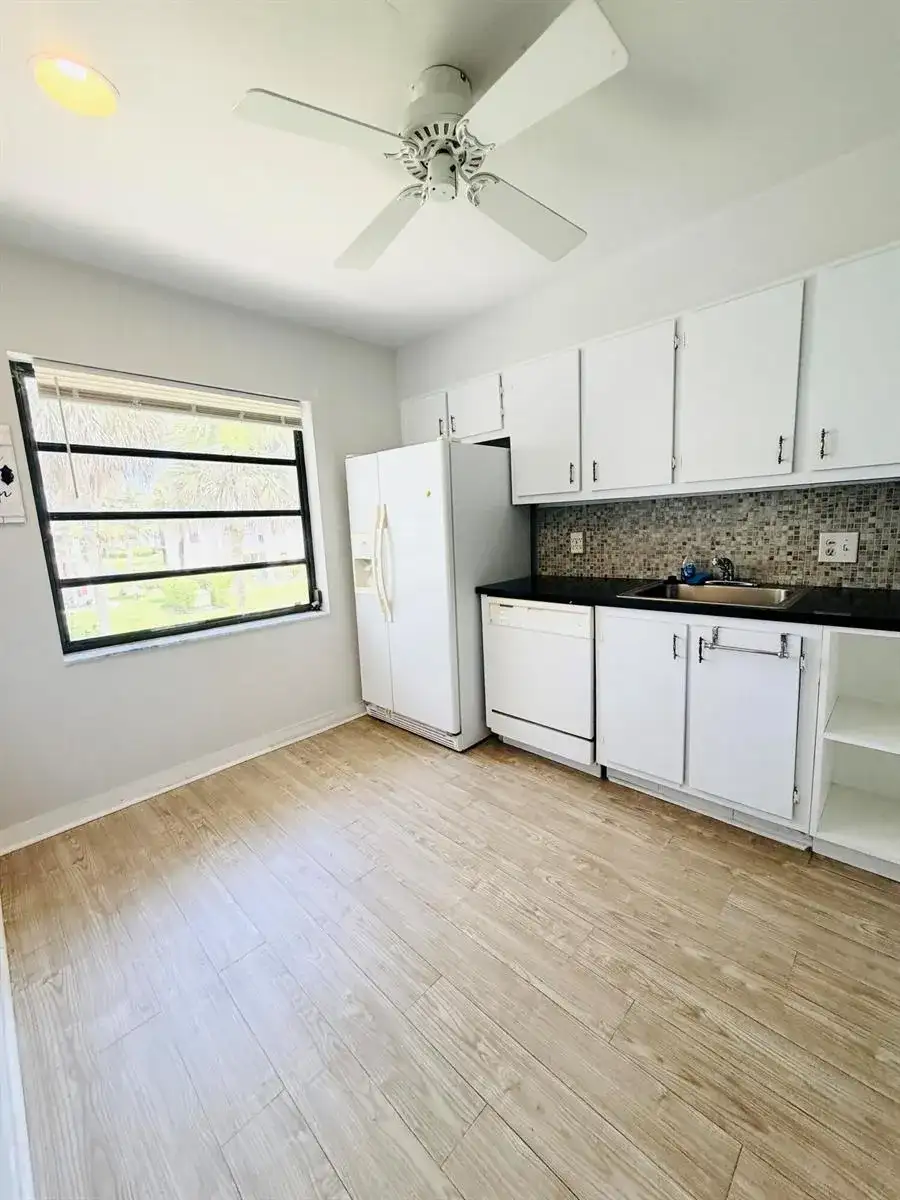 21411 Juego Circle # 32b, Boca Raton FL 33433 photo 3