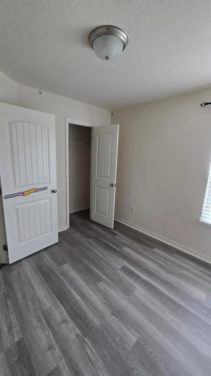 1832 SW Cameo Boulevard, FL 34953 photo 4