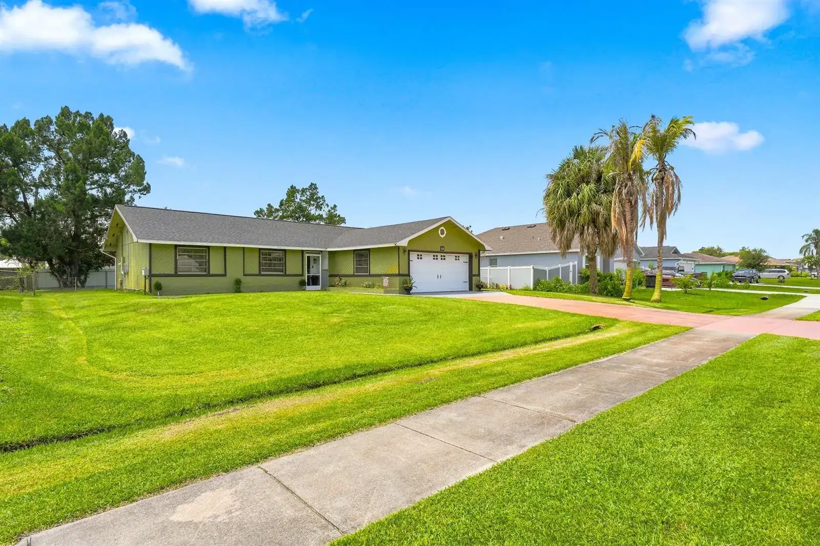 450 SE Thornhill Drive, Port St. Lucie FL 34983 photo 2