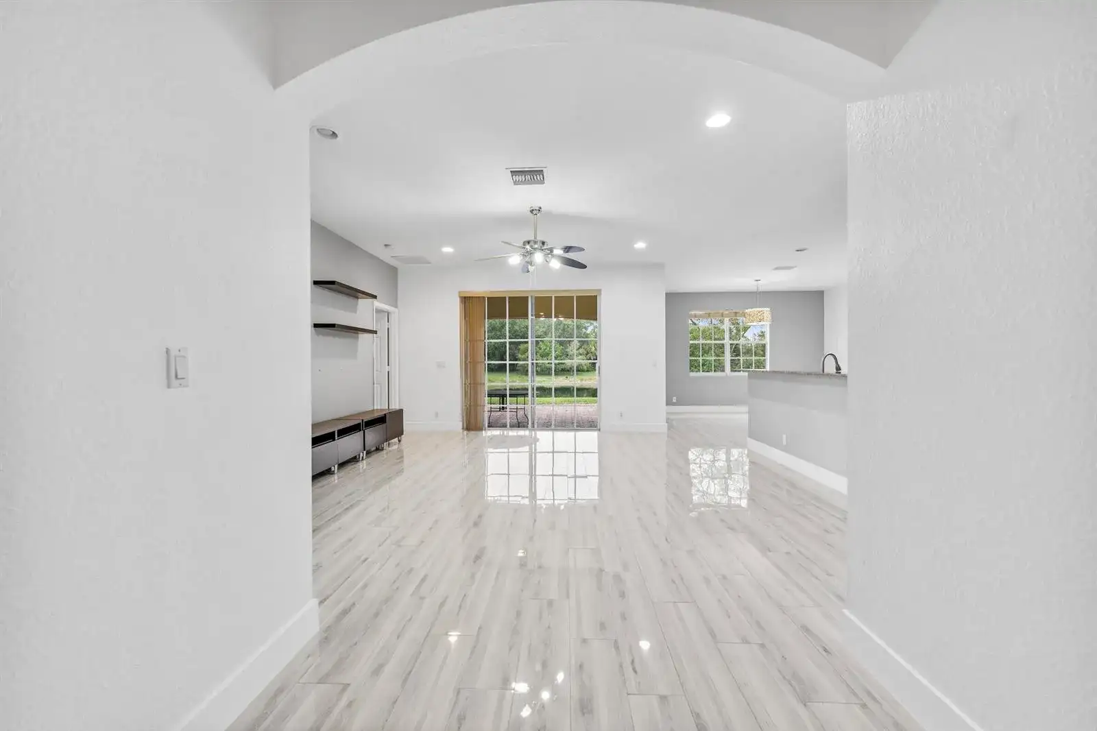 6752 OSAGE Circle, FL 33413 photo 5
