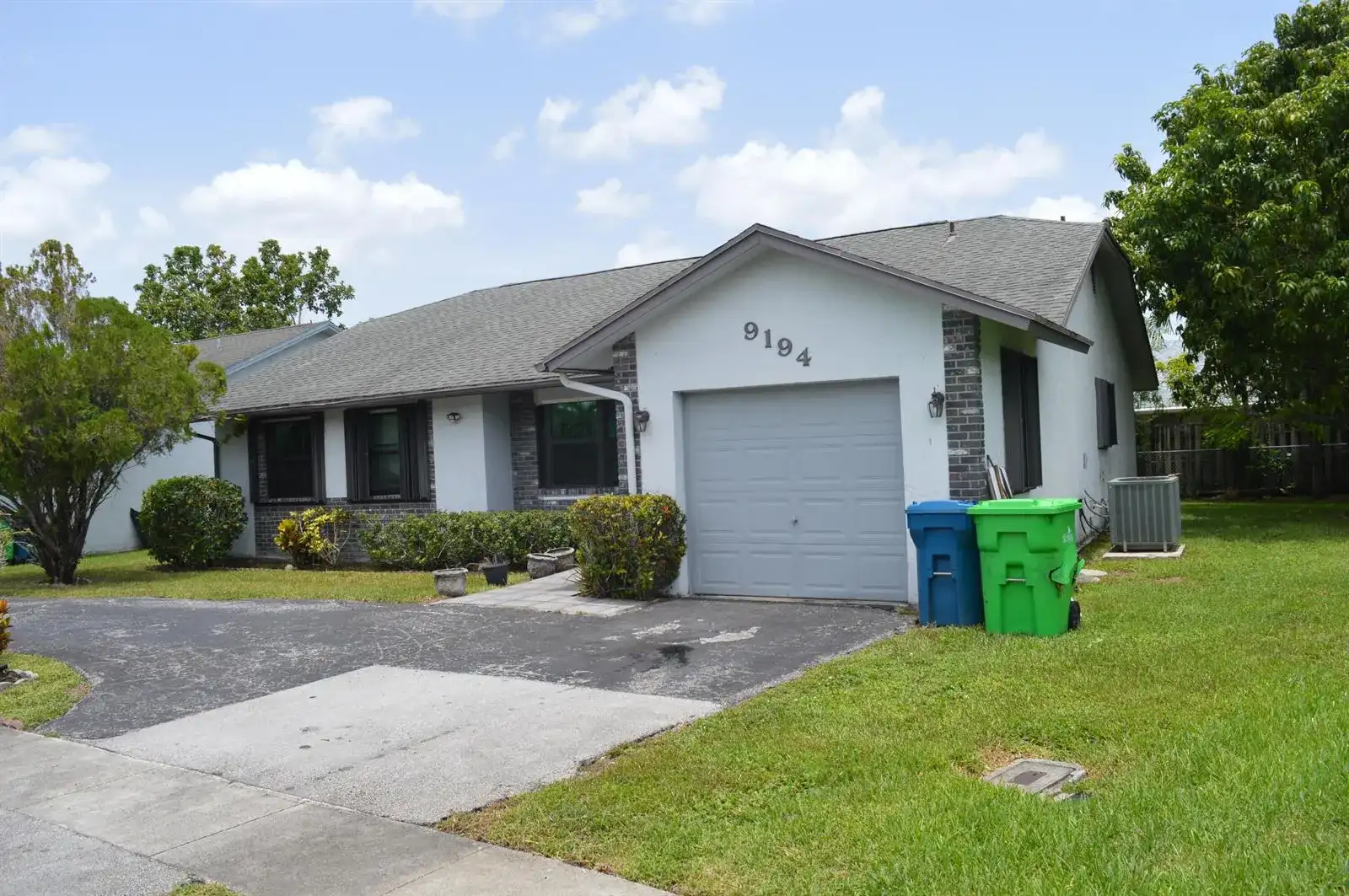 9194 NW 49TH Court, Sunrise FL 33351 photo 2