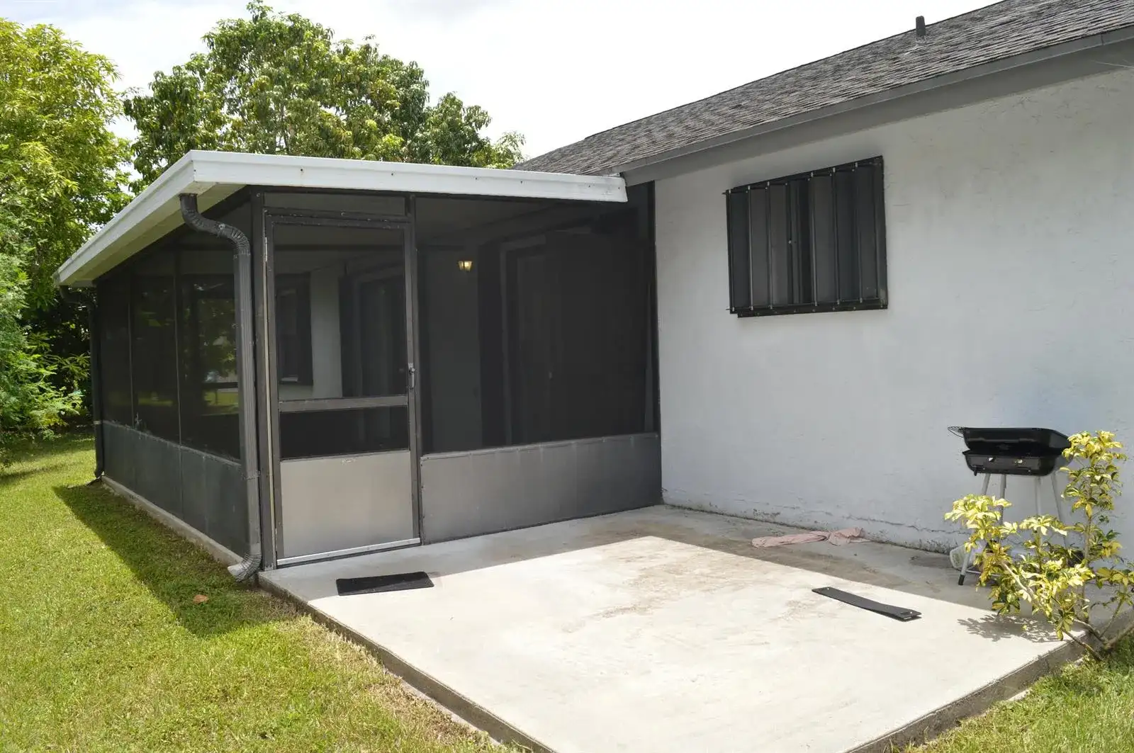 9194 NW 49TH Court, Sunrise FL 33351 photo 4