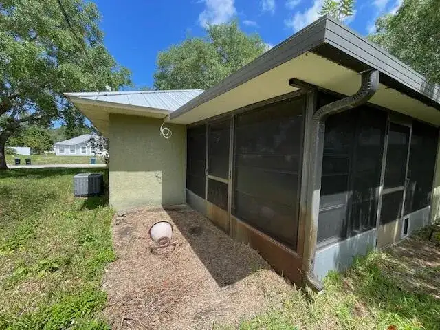 570 LONDONDERRY Circle SE, Palm Bay FL 32909 photo 2