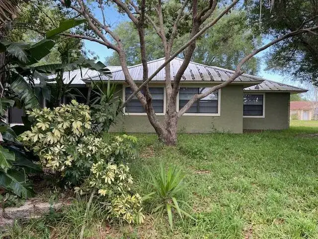 570 LONDONDERRY Circle SE, Palm Bay FL 32909 photo 5