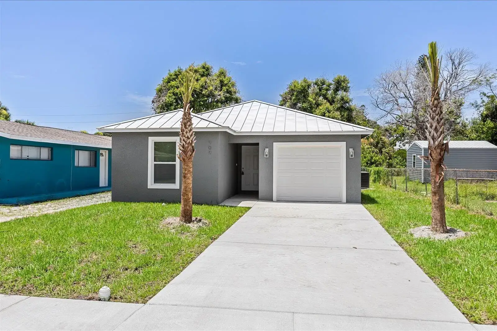909 20TH N, Fort Pierce FL 34950 photo 2