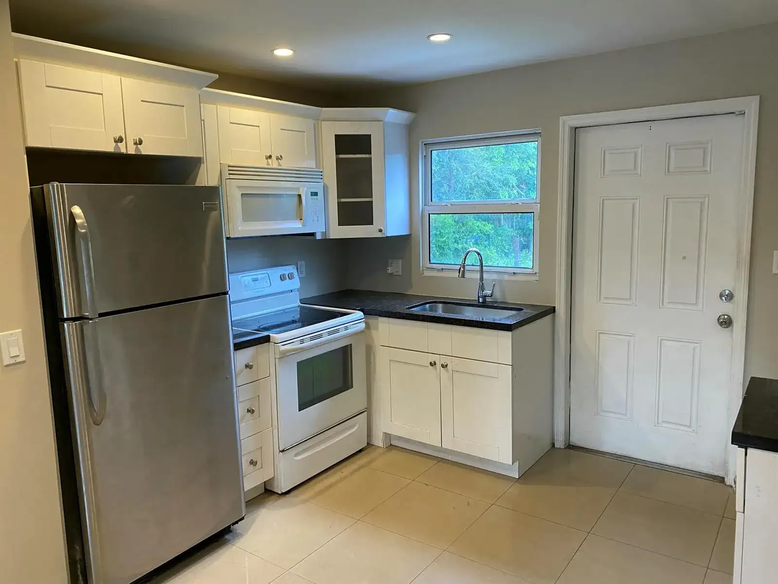 638 SW 7TH Avenue, Delray Beach FL 33444 photo 3