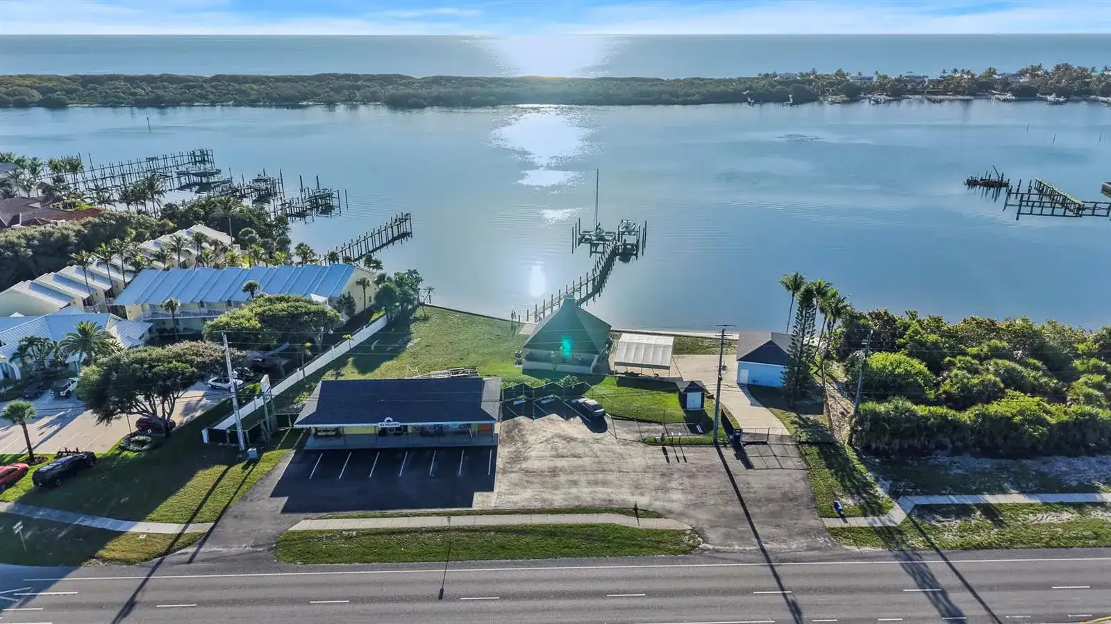 18947 SE Federal Highway, Jupiter FL 33469 photo 2