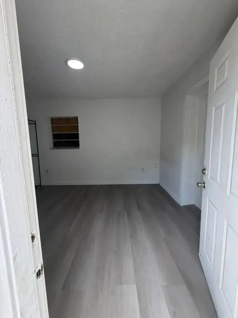 2137 NW 1st Terrace # R, Miami FL 33125 photo 2