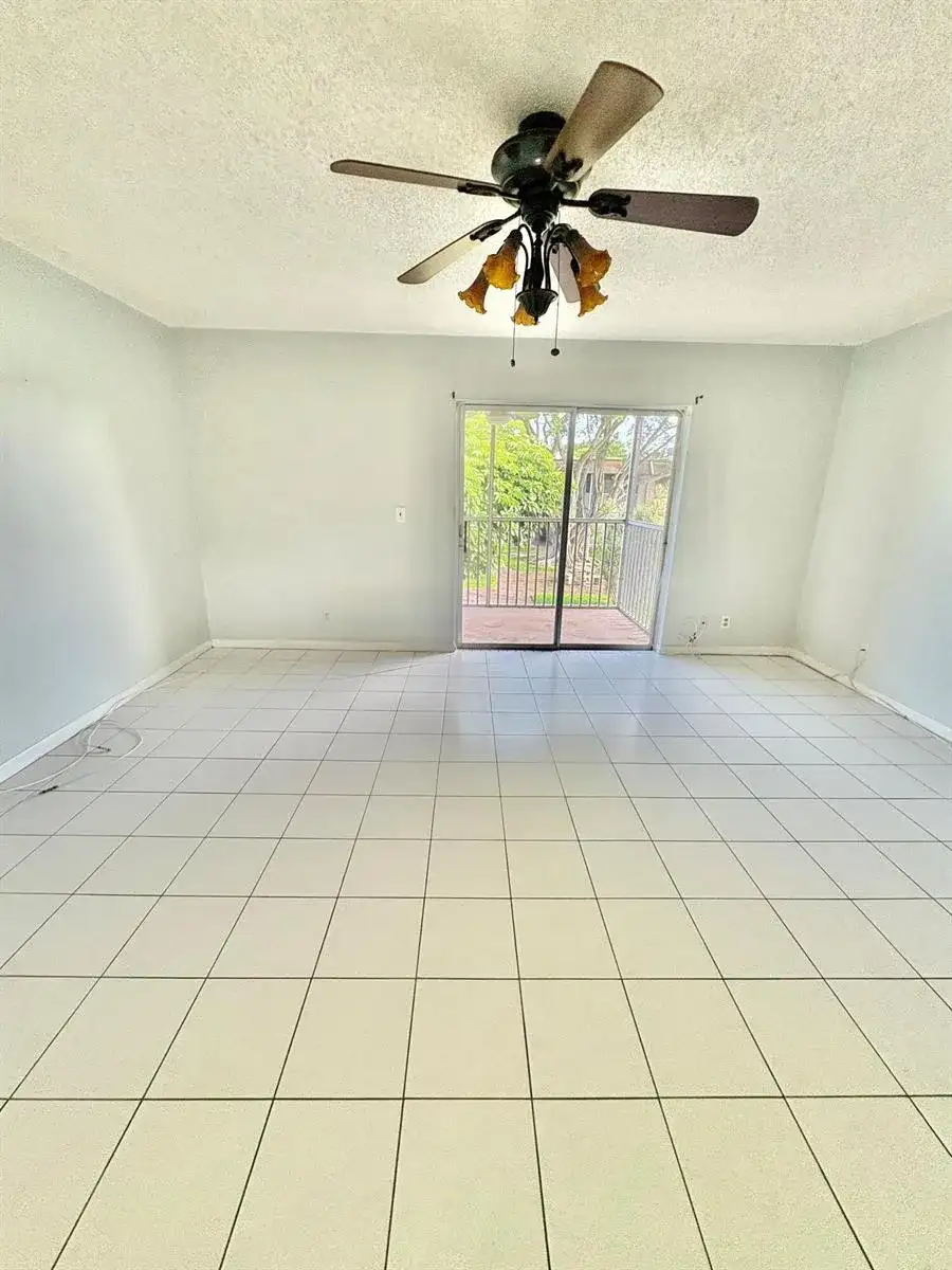 209 OXFORD 200, West Palm Beach FL 33417 photo 4