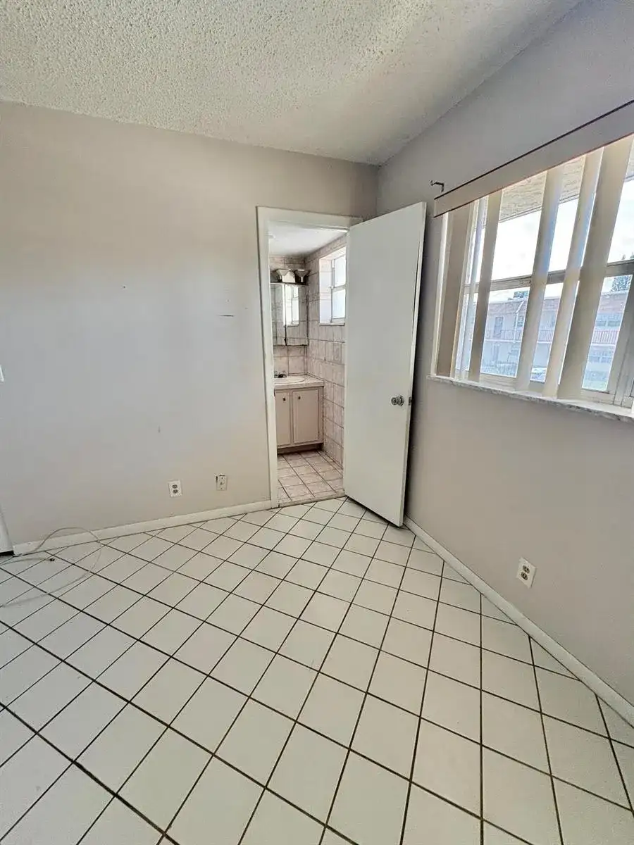 209 OXFORD 200, West Palm Beach FL 33417 photo 5