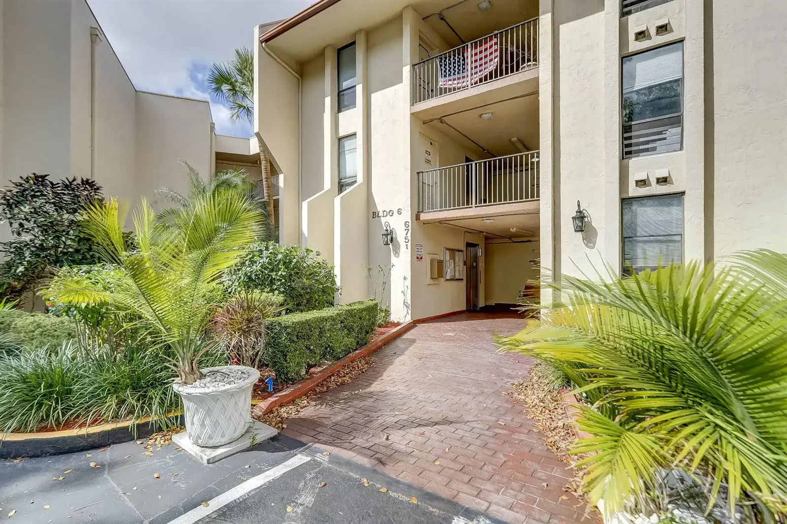 6751 N UNIVERSITY Drive # 302, Tamarac FL 33321 photo 4